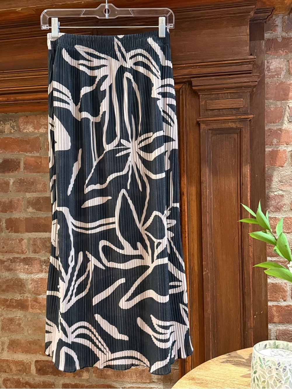 2 Pleated Abstract Print Midi Skirt Olive Green/Cream & Cream/Forest Green L/XL - Picture 3 of 15